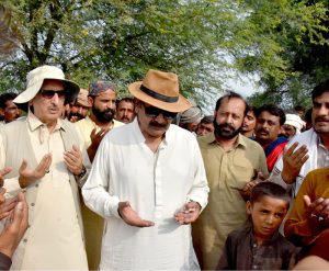 Federal Minister and Chairman Parliamentary Committee for Kashmir Affairs Rana Mohammad Qasim Noon is offering Dua for the flood affectees in Jalalpur Pir Wala