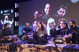 Famous folk singer Sanam Marvi performing during mega event of Pakistan Independence Day & Marka-e-Haq grand celebration at Rani Bagh