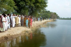 Federal Minister and Chairman Parliamentary Committee for Kashmir Affairs Rana Mohammad Qasim Noon is offering Dua for the flood affectees in Jalalpur Pir Wala