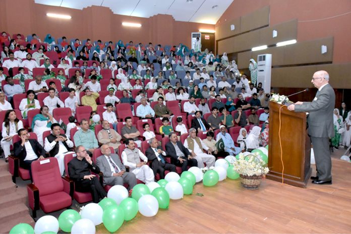 Senator Irfan Siddiqui addressing an event to celebrate the 78th Independence Day of Pakistan at Aiwan Quaid