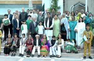 Senator Irfan Siddiqui addressing an event to celebrate the 78th Independence Day of Pakistan at Aiwan Quaid