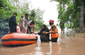 Residents wade through floodwater while evacuating to safer places after Mid Ranjha was inundated, as rivers swelled above dangerous levels due to heavy rains and the opening of Indian floodgates.
