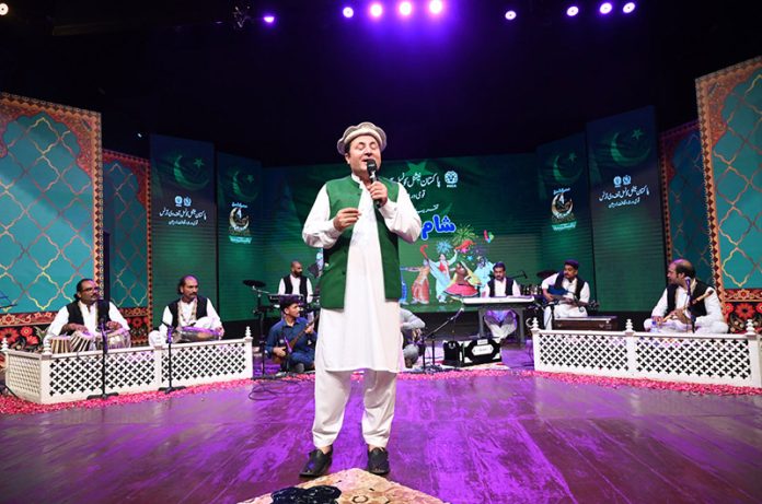 Renowned Chitrali singer Mansoor Shabab presents national song at an enchanting evening of music and dance 