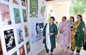 Vice Chancellor of Government College Women University Faisalabad (GCWUF), Prof Dr Kanwal Ameen, reviews the work of participants during a poster competition organized by GCWUF to mark Independence Day and Marka-e-Haq