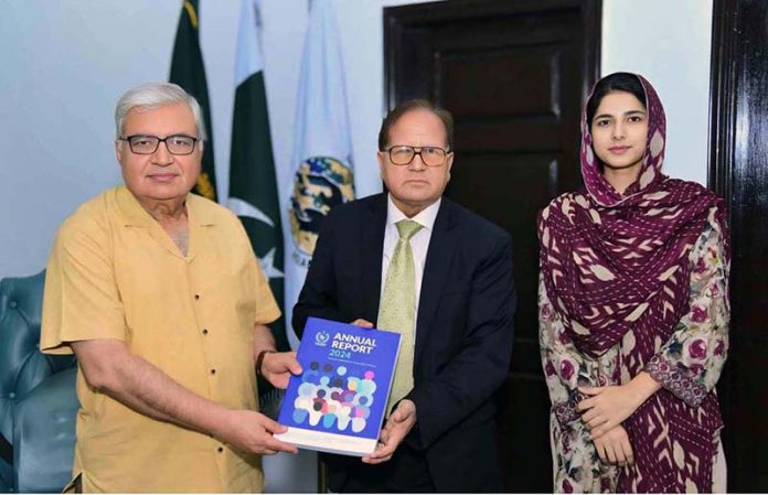 Member Minorities, National Commission for Human Rights (NCHR), Manzoor Masih, meeting with the Federal Ombudsman of Pakistan, Ejaz Ahmad Qureshi, at the Office of the Federal Ombudsman. Manzoor Masih presents several NCHR reports to Mr. Qureshi, highlighting key findings and recommendations aimed at improving governance, institutional responsiveness, and public awareness on rights-related issues