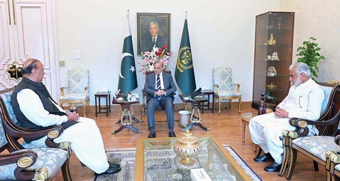Member of the National Assembly Sardar Ghulam Abbas and former member of the National Assembly Raja Riaz call on Prime Minister Muhammad Shehbaz Sharif