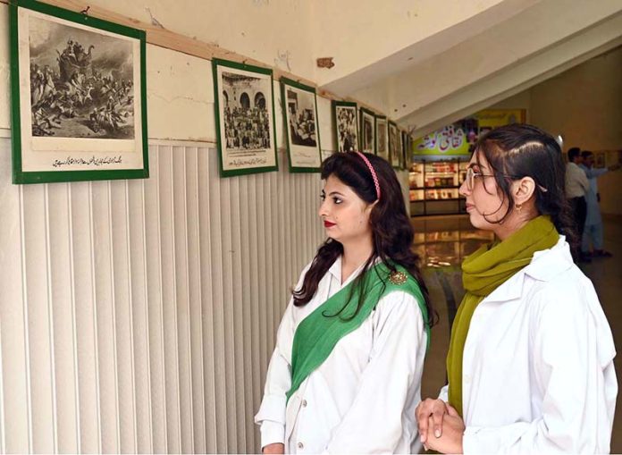 Students taking keen interest in historical pictures displayed during Photo Exhibition titled 'Roshni Ka Safar' based on Pakistan Movement at Sargodha Arts Council