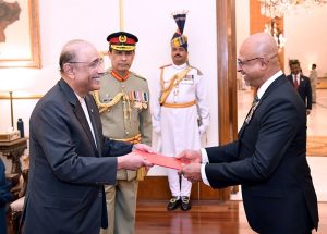 High Commissioner-designate of the Democratic Socialist Republic of Sri Lanka, Rear-Admiral L.A. Don Fred Senevirante, presenting his credentials to President Asif Ali Zardari at Aiwan-e-Sadr.