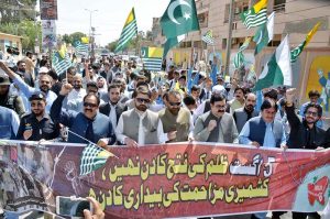 Balochistan Minister for Health Bakht Muhammad Kakar along with Deputy Commissioner, Mehrullah Badini leads a rally to mark Youm-e-Istehsal Kashmir, condemning India’s illegal and unilateral actions of August 5, 2019.