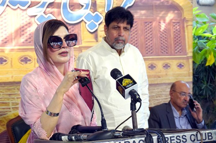 Mushaal Mullick, wife of Kashmiri Hurriat leader Yasin Malik talking to media persons during her visit to Karachi Press Club