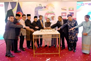 Federal Minister for National Heritage and Culture, Aurangzeb Khan Khichi and the representatives of ASEAN cutting cake at the “58 ASEAN Day” celebration towards an inclusive & Sustainable ASEAN Future