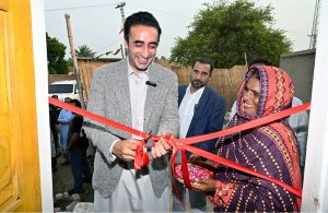 Chairman Pakistan People’s Party, Bilawal Bhutto Zardari distributes documents to flood affectees during his visit for Land titles distribution under construction of Sindh People’s Housing for Flood Affectees at New Tharo Wadho village in Mirokhan.