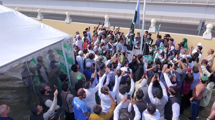 Hussain Muhammad, Consul General of Pakistan, hoists the national flag to mark the 78th anniversary of the Independence Day of Pakistan in Dubai on 14 August 2025, as the community gathers in a spirit of unity and national pride