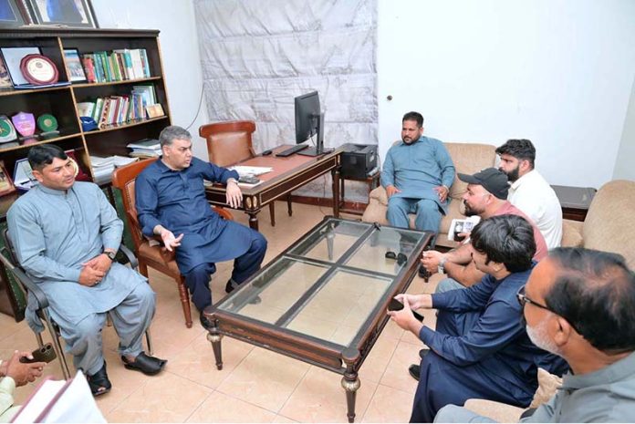 Chaudhry Tariq Subhani, Chairman Punjab Land Records Authority, (PLRA) is listening to the issues of the public at Verio House