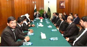 Hon'ble Chief Justice of Pakistan in meeting with delegation of Sindh High Court Bar Association at Supreme Court Branch Registry. Hon'ble Chief Justice of Sindh High Court is also present in the meeting.