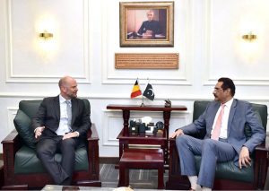Federal Minister for Defence Production, Muhammad Raza Hayat Harraj, presenting a souvenir to Ambassador of Belgium, H.E. Mr. Charles Idesbald, in Rawalpindi