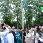 Divisional Commissioner Madam Maryam Khan flanked by Regional Police Officer (RPO) Zeeshan Asghar, Deputy Commissioner (DC) Captain (Retired) Nadeem Nasir, unfurled the national flag during a ceremony organized in Commissioner Complex to celebrate Independence Day and Marka-e-Haq