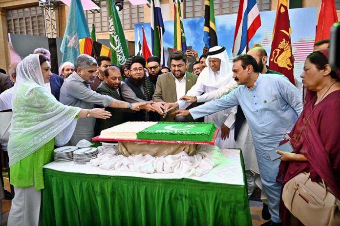 Governor Sindh, Kamran Khan Tessori with foreign counsel generals cutting cake at a ceremony to mark Marka-e-Haq, Independence Day Celebrations