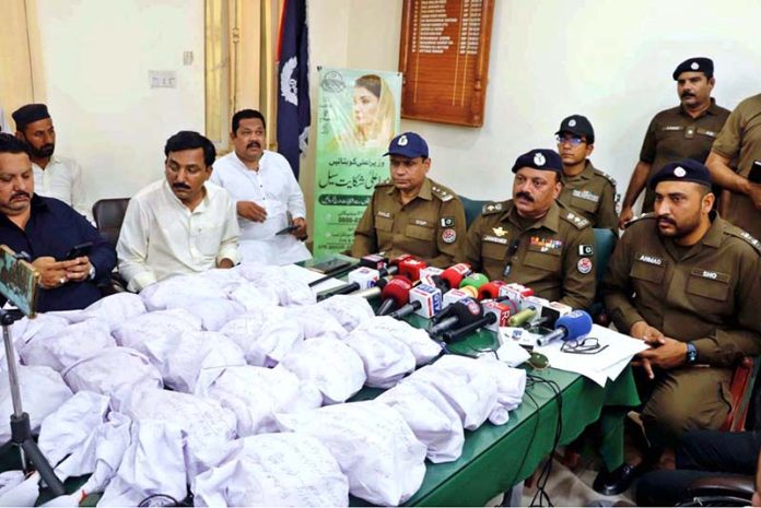 SP (Investigation) Syed Jamshed Ali Shah addressing a press conference, about the seized 20 kilograms of ice drug worth Rs. 20 million from three smugglers by police