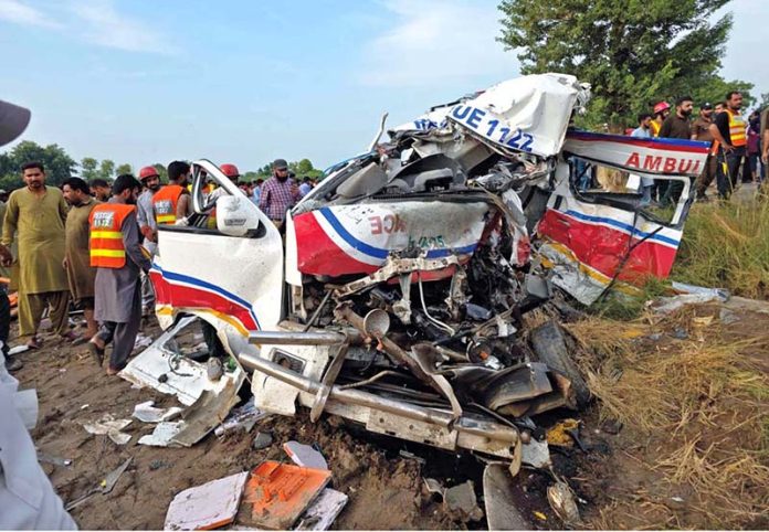 Rescue teams shift victims to safety after a deadly collision between a Rescue 1122 ambulance and a passenger coach on Courts Samaba Road in Rahim Yar Khan, which left two people dead and six others, including four Rescue 1122 personnel, injured