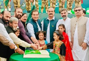 CDA Chairman visits Pakistan Sweet Home, highlights unity, sacrifice on Independence Day