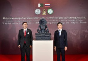 Pakistan gifts Fasting Buddha replica to Thailand