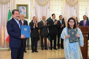 Pakistan, Iran keen to boost bilateral trade volume to $10bn: PM 