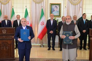 Pakistan, Iran keen to boost bilateral trade volume to $10bn: PM 