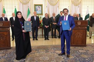 Pakistan, Iran keen to boost bilateral trade volume to $10bn: PM 