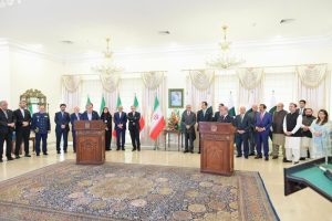 Pakistan, Iran keen to boost bilateral trade volume to $10bn: PM