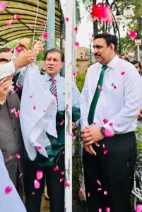 CDA Chief hoists flag, kicks off Islamabad’s Independence Day festivities