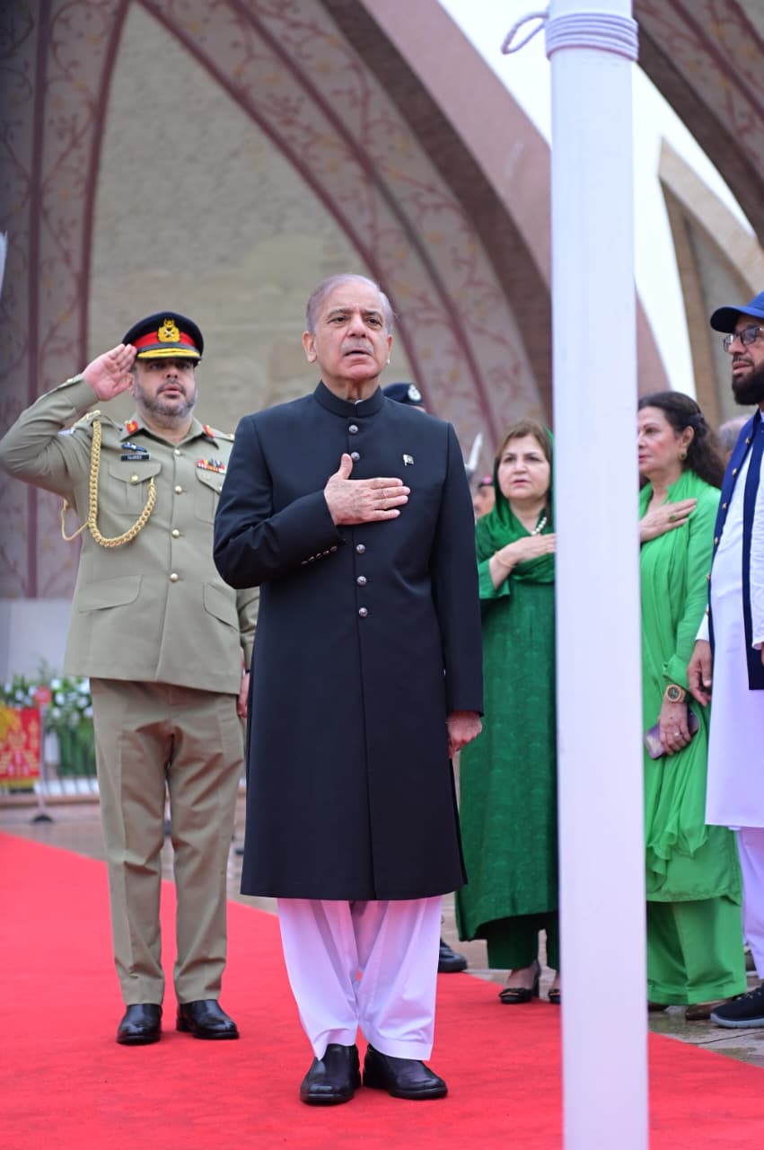 PM Shehbaz hoists national flag to mark 78th Independence Day