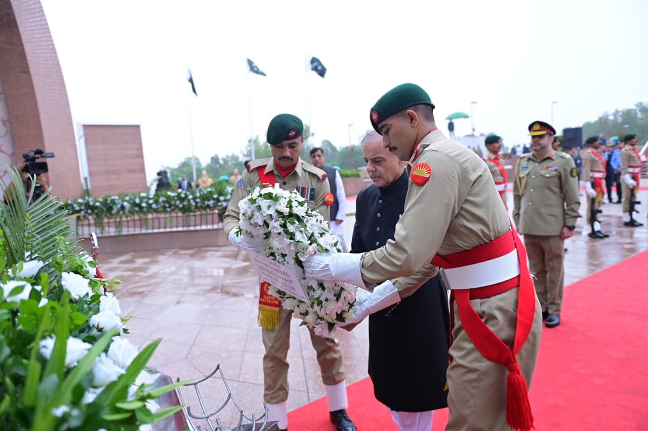 PM Shehbaz hoists national flag to mark 78th Independence Day