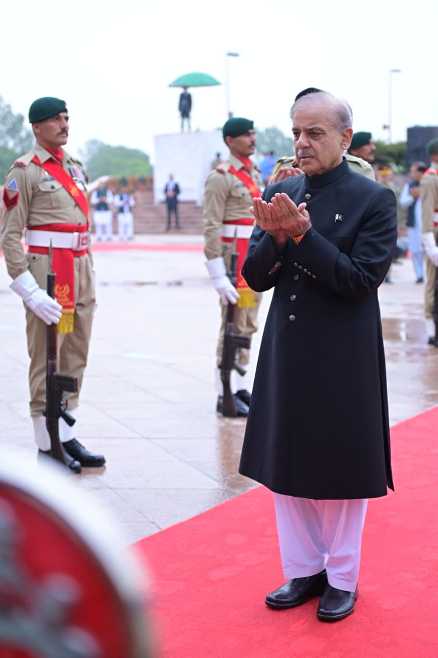 PM Shehbaz hoists national flag to mark 78th Independence Day