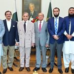 PM discusses political situation with Dr Nisar Cheema, Zulfiqar Cheema