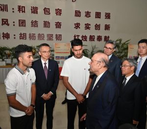 President Zardari visits Kashgar University