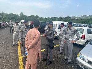 Distt admin, traffic police move to end parking woes at Pak Secretariat
