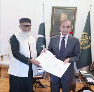 Bangladesh's Adviser on Religious Affairs Dr. Abdul Fayez Muhammad Khalid Hossain handing over a letter from Chief Adviser Professor Muhammad Yunus addressed to the Prime Minister, conveying condolences over the loss of lives and property caused by the floods in Pakistan and offering relief assistance