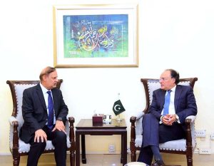 Maqbool Ahmad Gondal, Auditor General of Pakistan paid a courtesy call on Senator Muhammad Aurangzeb, Federal Minister for Finance and Revenue following his assumption of office.