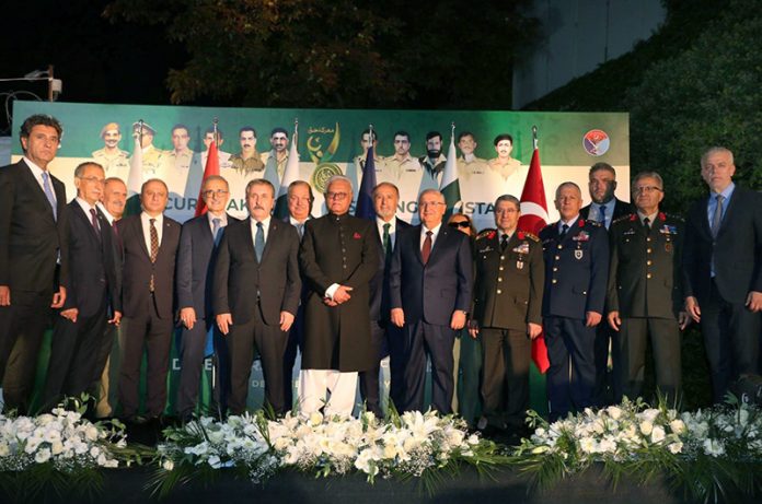 Ambassador of Pakistan to Turkiye Dr. Yousaf Junaid in a group photograph with Turkiye's Minister of National Defence, Yasar Güler and Turkish dignitaries on Defence & Martyrs Day Reception