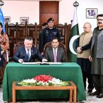 Speaker of the Legislative Chamber of the Oliy Majlis of Uzbekistan, Nuriddin Ismoilov, writing his remarks in the visitors’ book at Parliament House