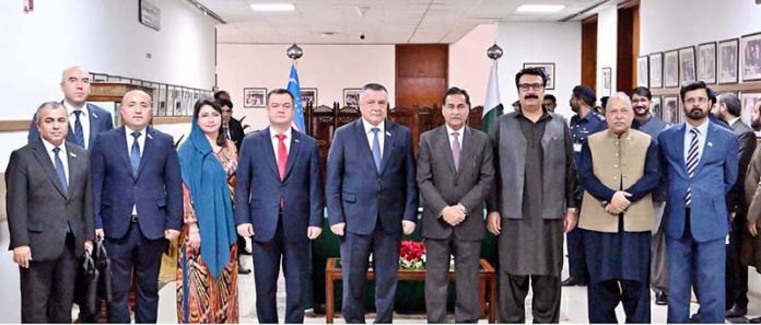 Speaker National Assembly Sardar Ayaz Sadiq in a group photo with the Uzbek parliamentary delegation led by Speaker of the Legislative Chamber of the Oliy Majlis of the Republic of Uzbekistan, Nuriddin Ismoilov, at Parliament House