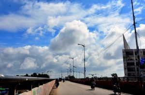 A view of thick clouds hovering over the sky of the city.