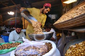 Vendor selling and displaying peanuts to attract the customers at Firdous area.