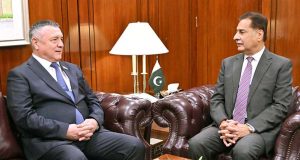 Speaker National Assembly Sardar Ayaz Sadiq in a group photo with the Uzbek parliamentary delegation led by Speaker of the Legislative Chamber of the Oliy Majlis of the Republic of Uzbekistan, Nuriddin Ismoilov, at Parliament House