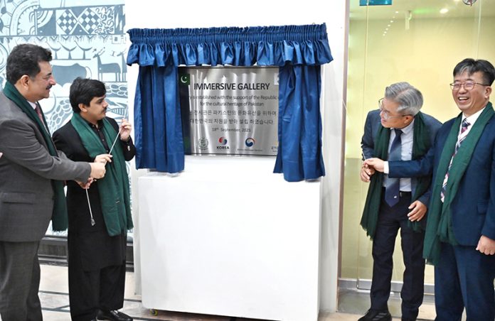 Minister of State for National Heritage & Culture Division Huzifa Rehman unveiling plaque during opening ceremony of Digital Immersive Gallery at Islamabad Museum