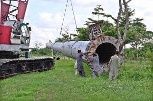 Workers relocate the iconic flagpole at H-8 sector of Islamabad, where the Marka-e-Haq Monument will be built to commemorate Pakistan’s historic victory against India. As per design, the monument will face the flagpole in a linear array. The model of the monument was unveiled by Prime Minister Shehbaz Sharif in August at the celebratory event of Pakistan Independence Day and Marka-e-Haq.