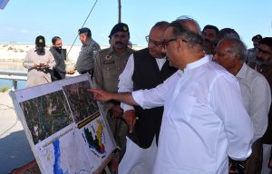 Federal Minister for Communications, Abdul Aleem Khan, being briefed by the administration about the breach in Gillani embankment on the NHA highway during his visit to flood-affected areas