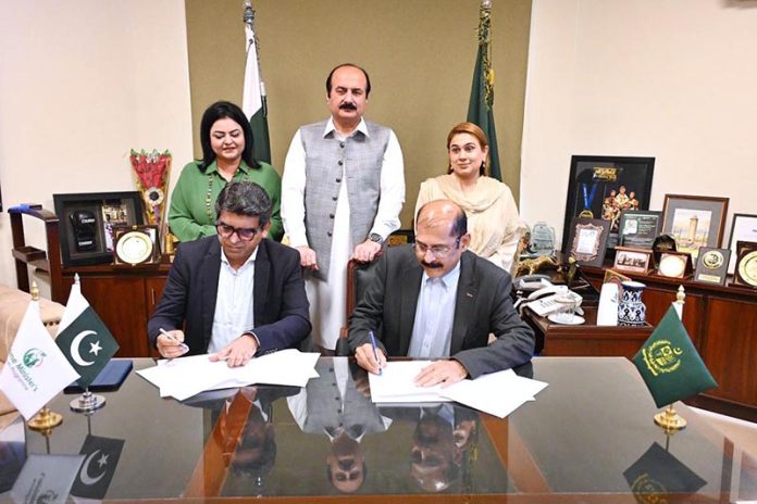 Chairman Prime Minister's Youth Programme, Rana Mashhood Ahmad Khan, witnesses the signing of a LOI between PASHA and the Prime Minister's Youth Programme in federal capital