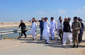 Federal Minister for Communications, Abdul Aleem Khan, being briefed by the administration about the breach in Gillani embankment on the NHA highway during his visit to flood-affected areas